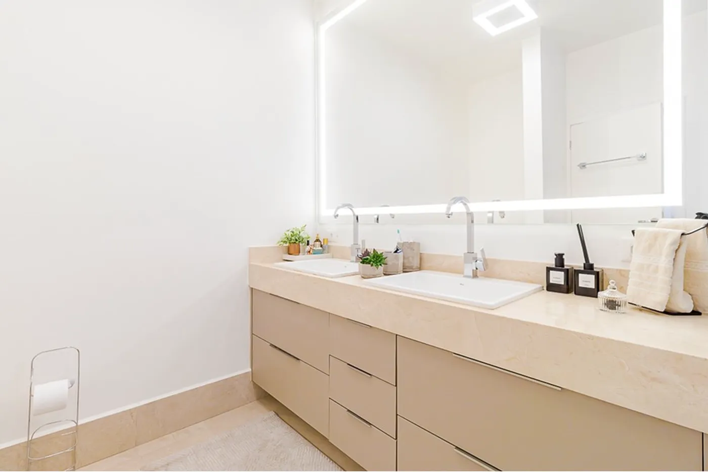 AI 106 601081011-52 - REMAX Lepex Exclusividades