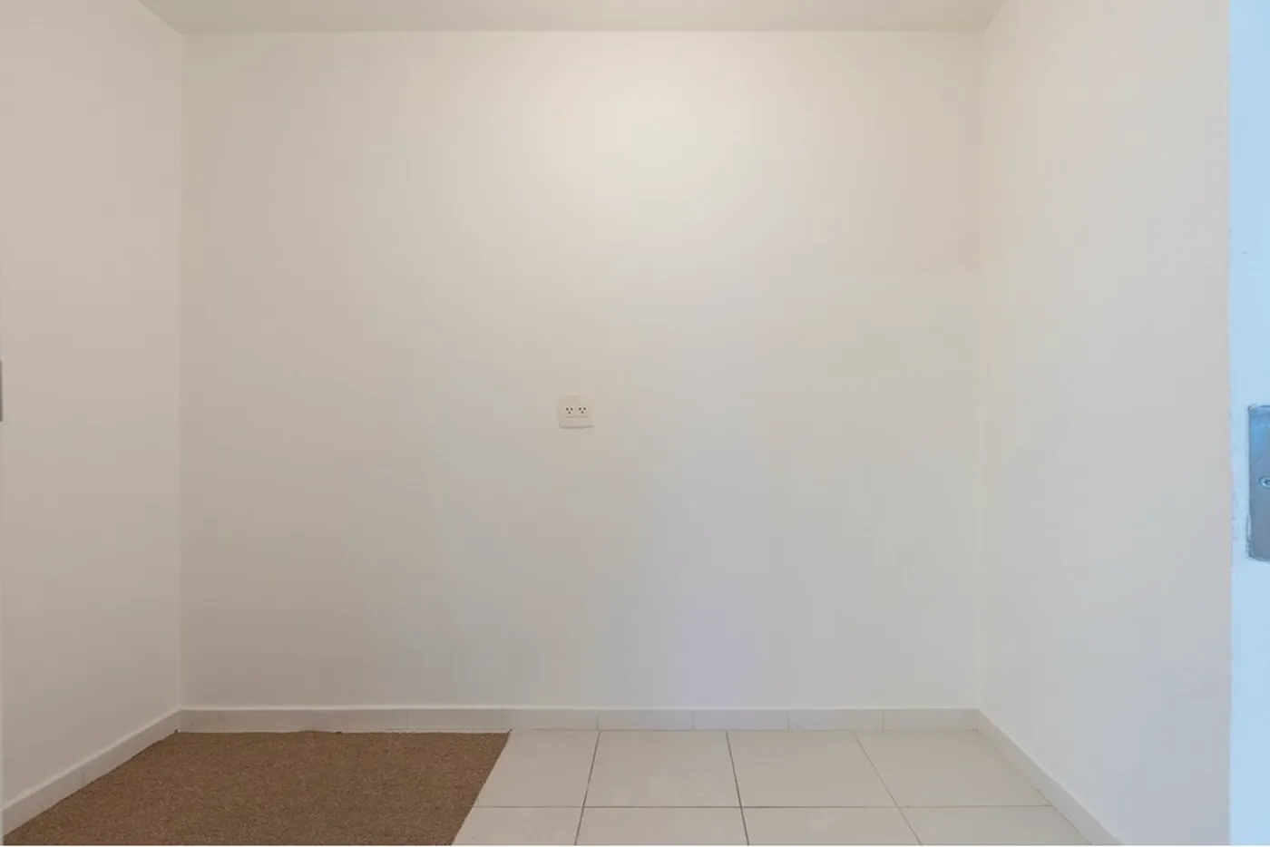 SAAP 1000 Sala 601971032-109 - REMAX Empire Exclusividades SAAP 1000 Sala 601971032-109 - REMAX Empire Exclusividades