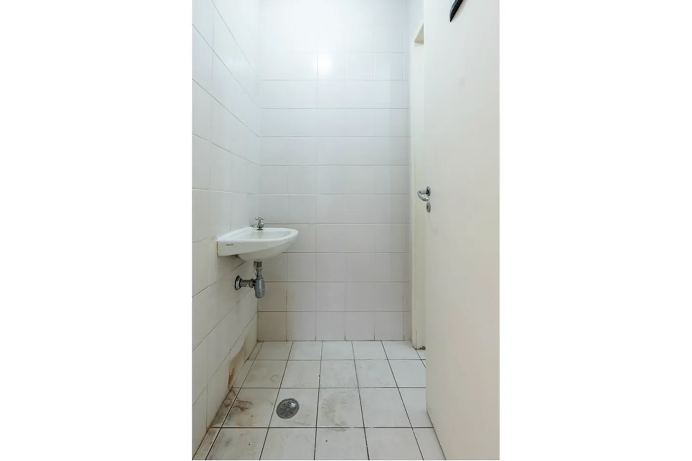 SAAP 1000 Sala 601971032-109 - REMAX Empire Exclusividades SAAP 1000 Sala 601971032-109 - REMAX Empire Exclusividades