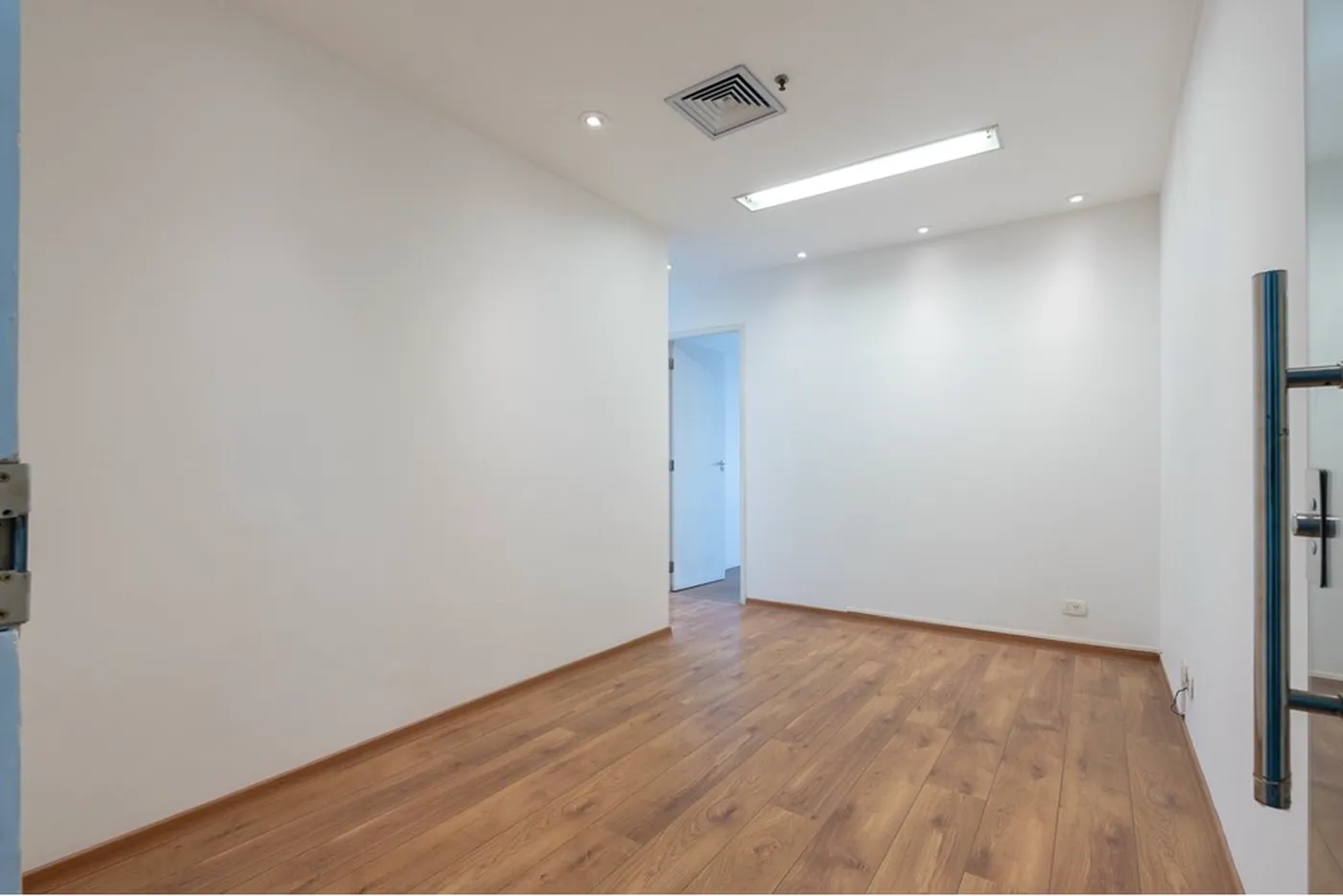 SAAP 1000 Sala 601971032-109 - REMAX Empire Exclusividades SAAP 1000 Sala 601971032-109 - REMAX Empire Exclusividades