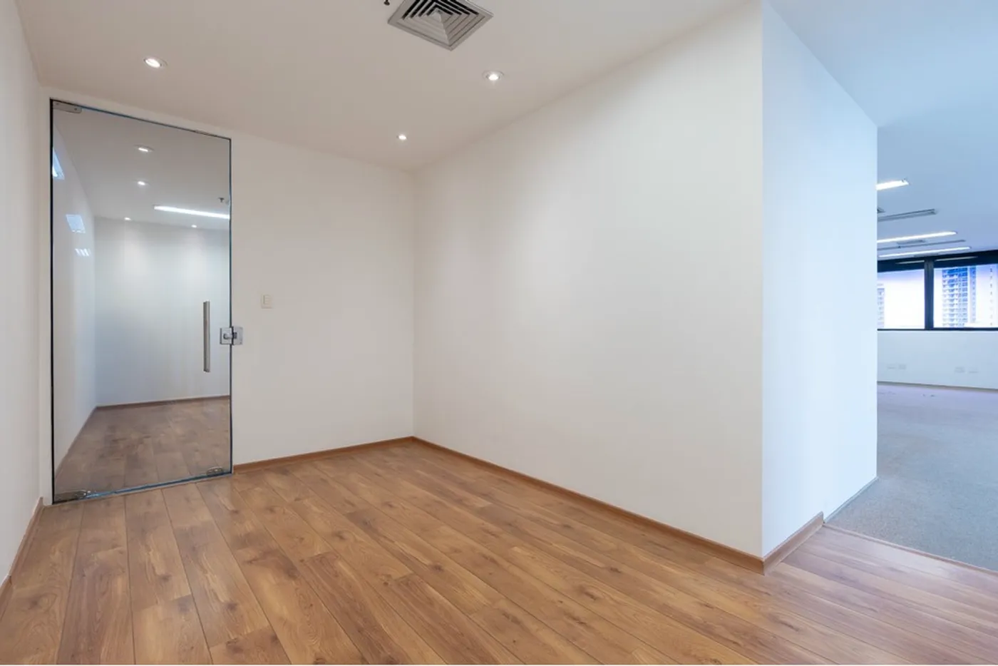 SAAP 1000 Sala 601971032-109 - REMAX Empire Exclusividades SAAP 1000 Sala 601971032-109 - REMAX Empire Exclusividades
