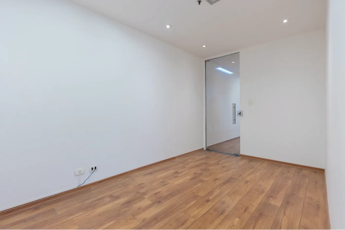 SAAP 1000 Sala 601971032-109 - REMAX Empire Exclusividades SAAP 1000 Sala 601971032-109 - REMAX Empire Exclusividades