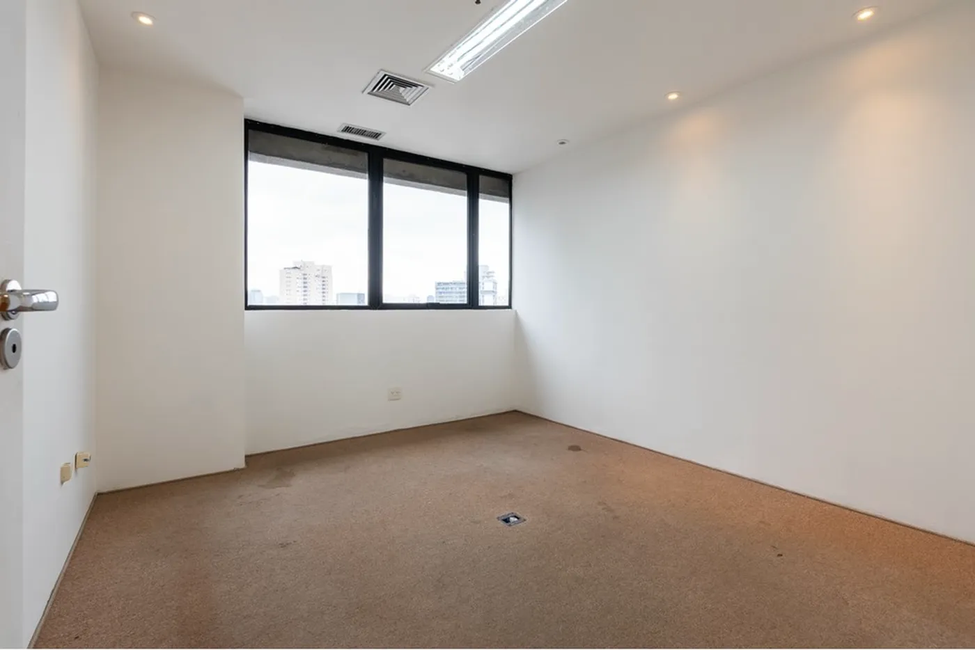 SAAP 1000 Sala 601971032-109 - REMAX Empire Exclusividades SAAP 1000 Sala 601971032-109 - REMAX Empire Exclusividades