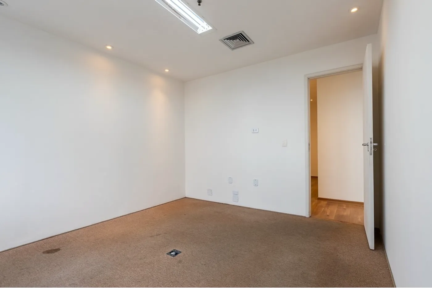 SAAP 1000 Sala 601971032-109 - REMAX Empire Exclusividades SAAP 1000 Sala 601971032-109 - REMAX Empire Exclusividades