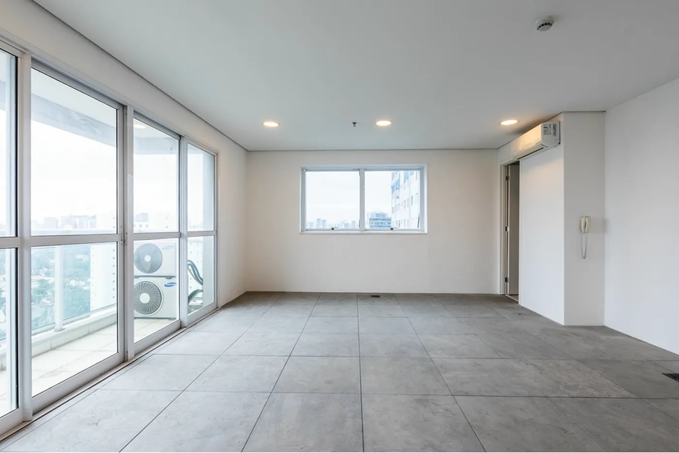 SANDJ 72 Sala 601971032-108 - REMAX Empire Exclusividades SANDJ 72 Sala 601971032-108 - REMAX Empire Exclusividades