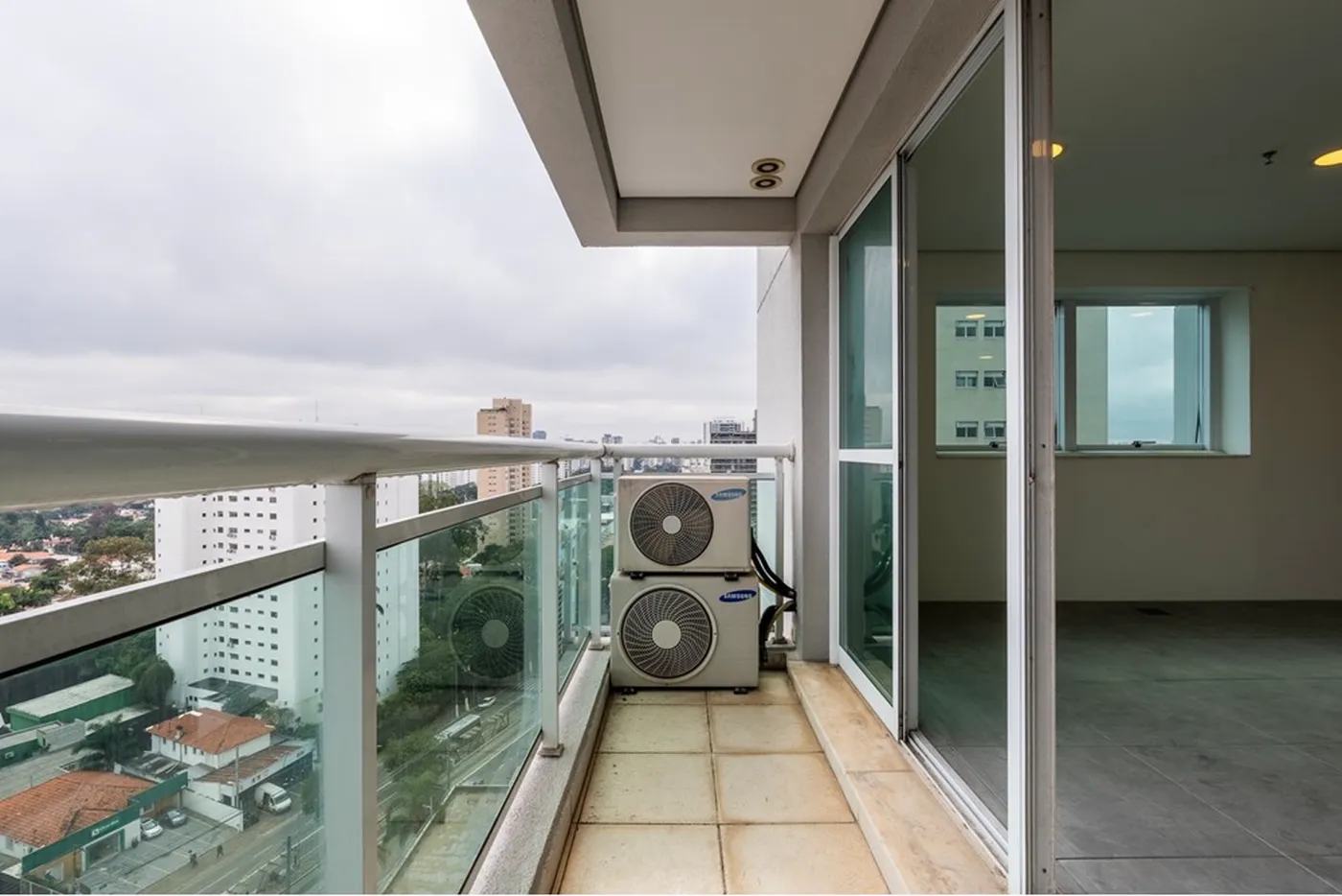 SANDJ 72 Sala 601971032-108 - REMAX Empire Exclusividades SANDJ 72 Sala 601971032-108 - REMAX Empire Exclusividades