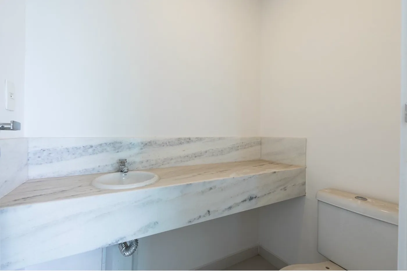 SANDJ 72 Sala 601971032-108 - REMAX Empire Exclusividades SANDJ 72 Sala 601971032-108 - REMAX Empire Exclusividades
