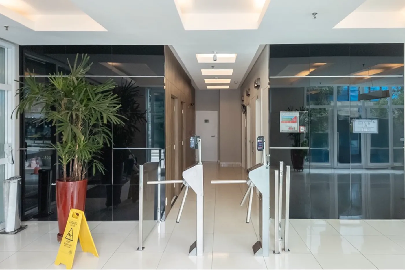 SANDJ 72 Sala 601971032-108 - REMAX Empire Exclusividades SANDJ 72 Sala 601971032-108 - REMAX Empire Exclusividades