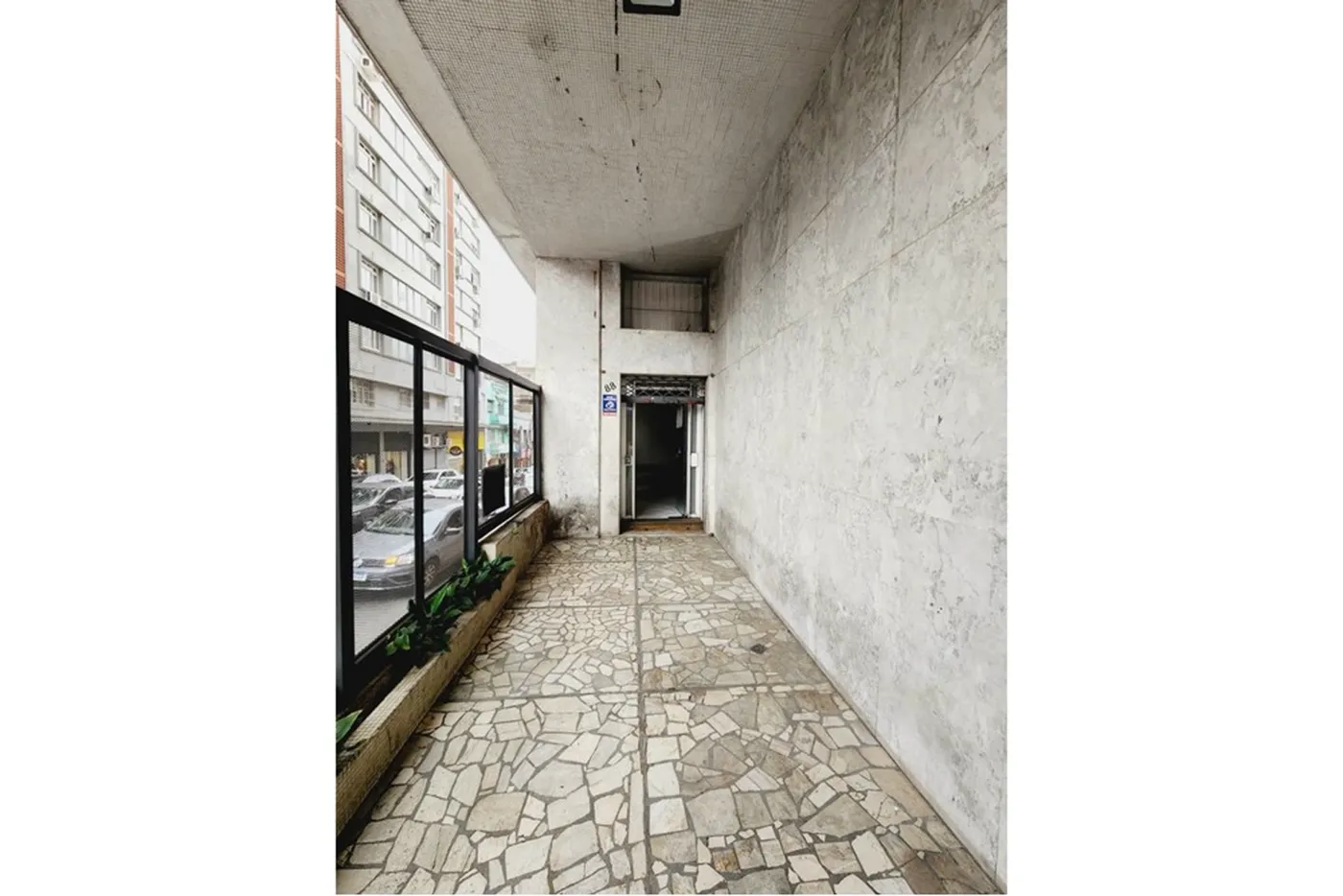 CHI 88 Loja 612521066-10 - REMAX Place Exclusividades CHI 88 Loja 612521066-10 - REMAX Place Exclusividades