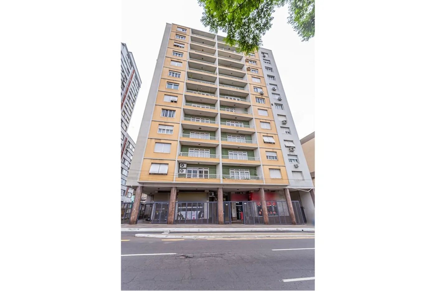 CHI 88 Loja 612521066-10 - REMAX Place Exclusividades CHI 88 Loja 612521066-10 - REMAX Place Exclusividades