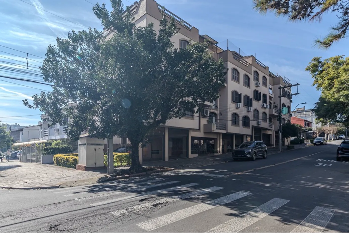 CI 200 Apto 612481075-21 - REMAX Andar de Cima Exclusividades