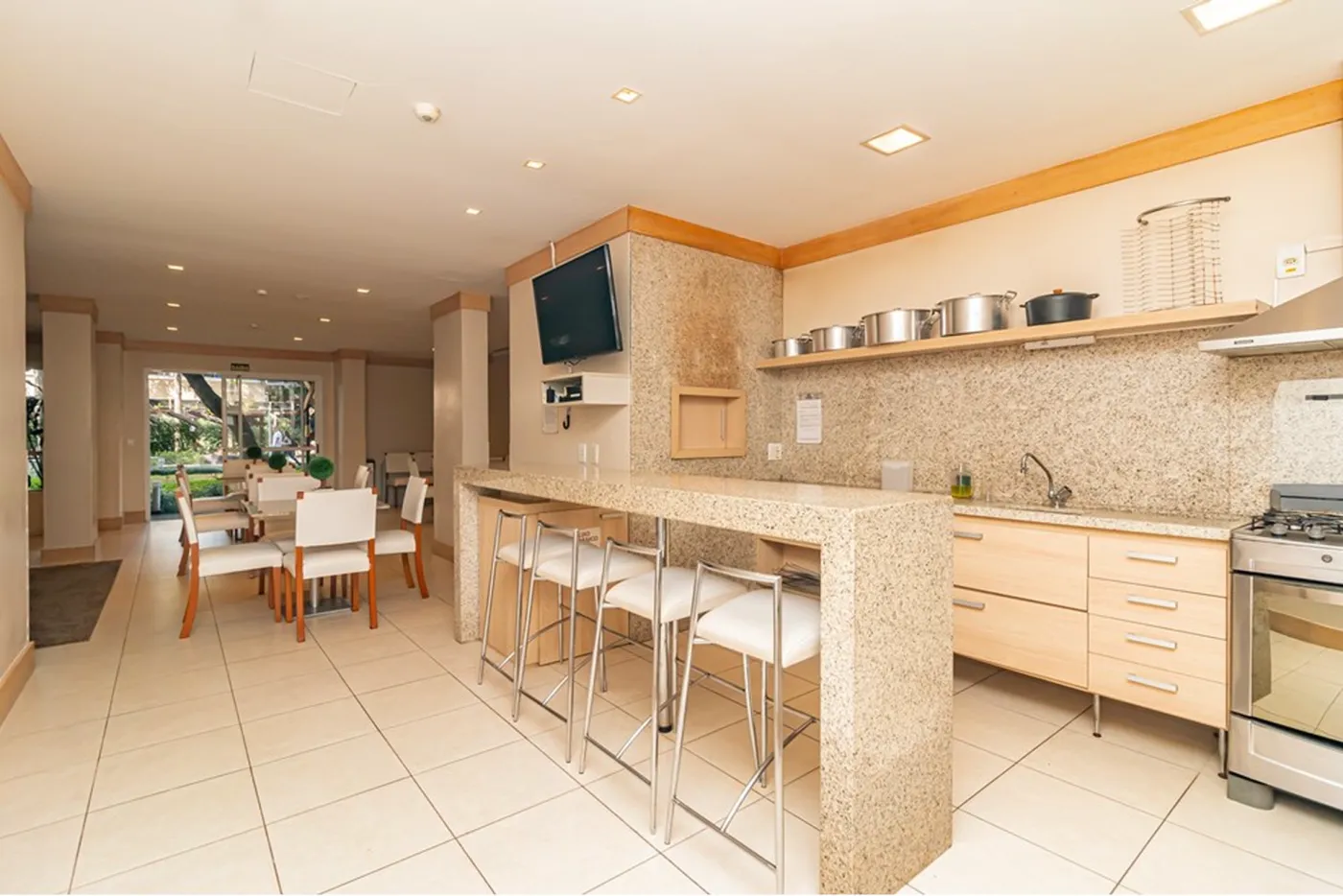 PDA 675 Apto 612491036-39 - REMAX Trend Exclusividades PDA 675 Apto 612491036-39 - REMAX Trend Exclusividades