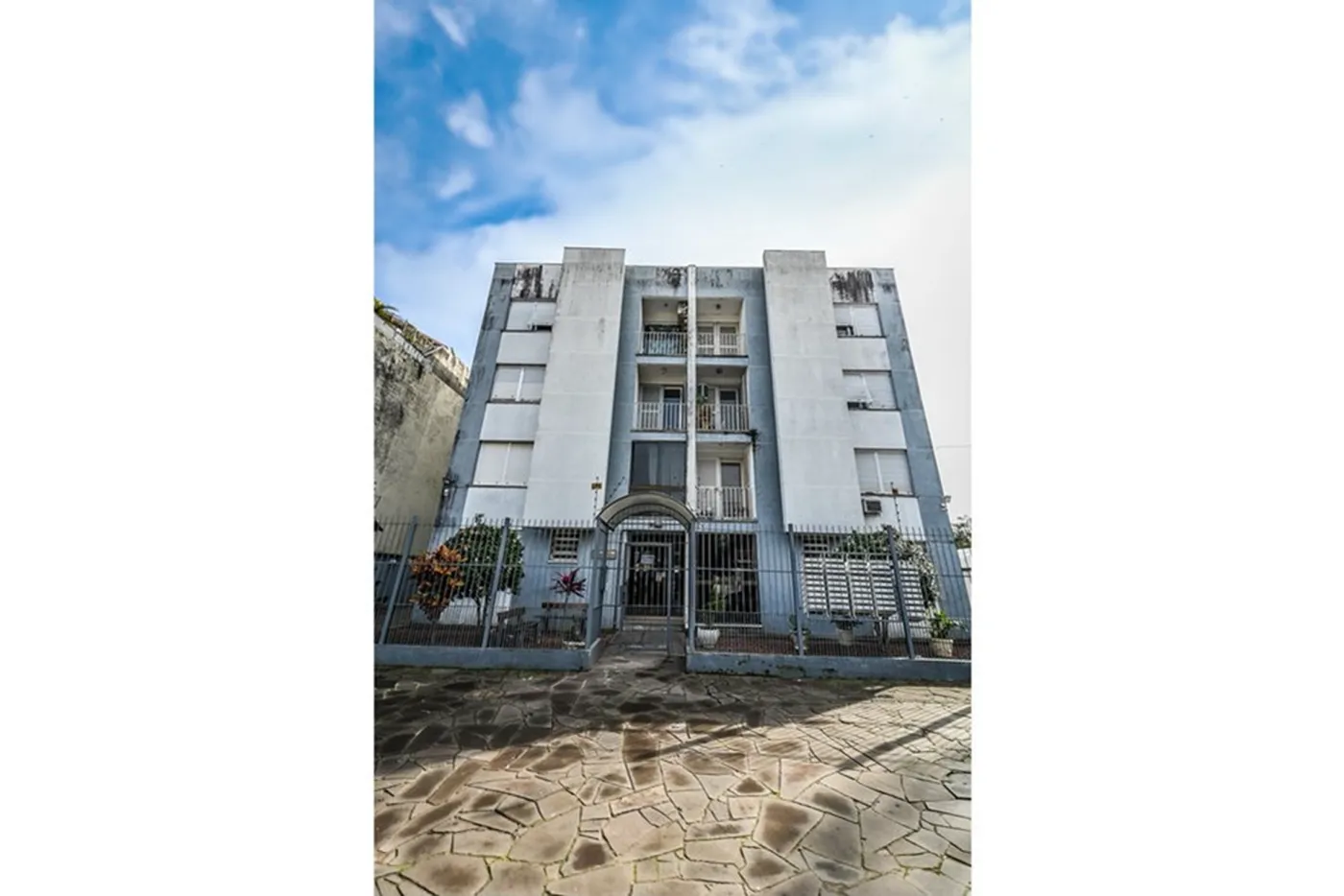 CT 820 Apto 612481037-100 - REMAX Andar de Cima Exclusividades