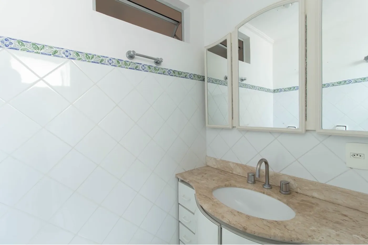 CBGE 195 Apto 601971018-1239 - REMAX Empire Exclusividades CBGE 195 Apto 601971018-1239 - REMAX Empire Exclusividades