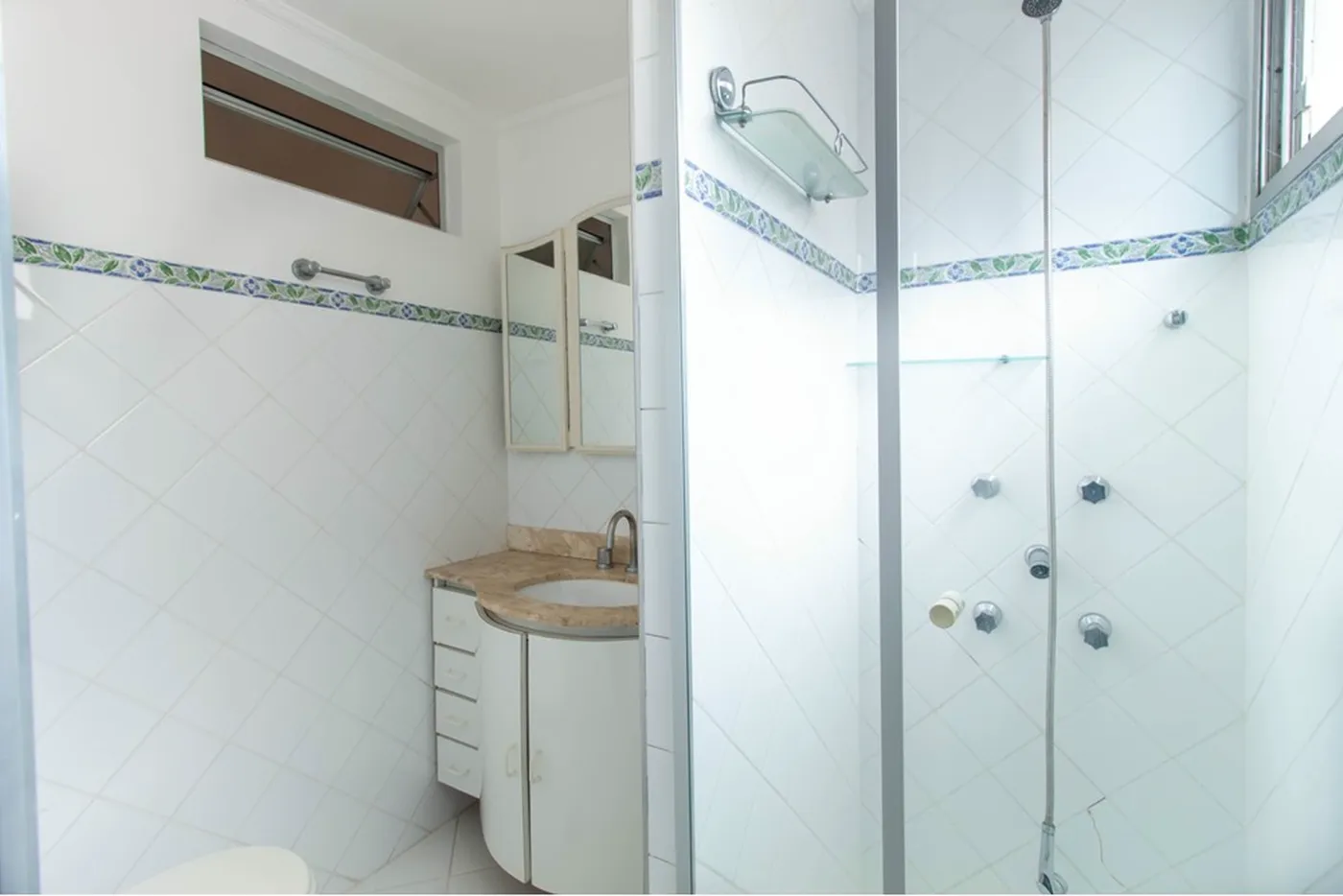 CBGE 195 Apto 601971018-1239 - REMAX Empire Exclusividades CBGE 195 Apto 601971018-1239 - REMAX Empire Exclusividades