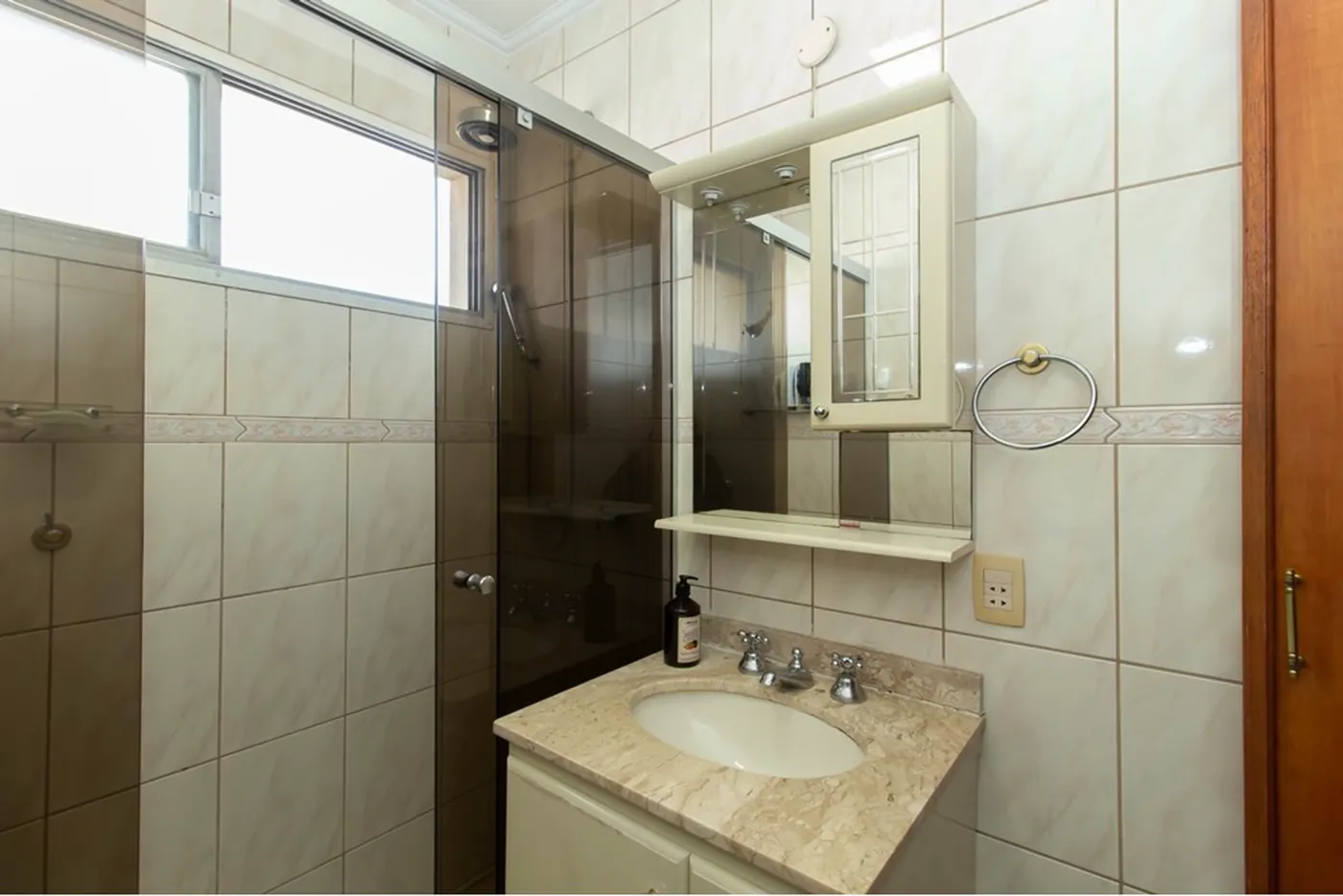 CBGE 195 Apto 601971018-1240 - REMAX Empire Exclusividades CBGE 195 Apto 601971018-1240 - REMAX Empire Exclusividades