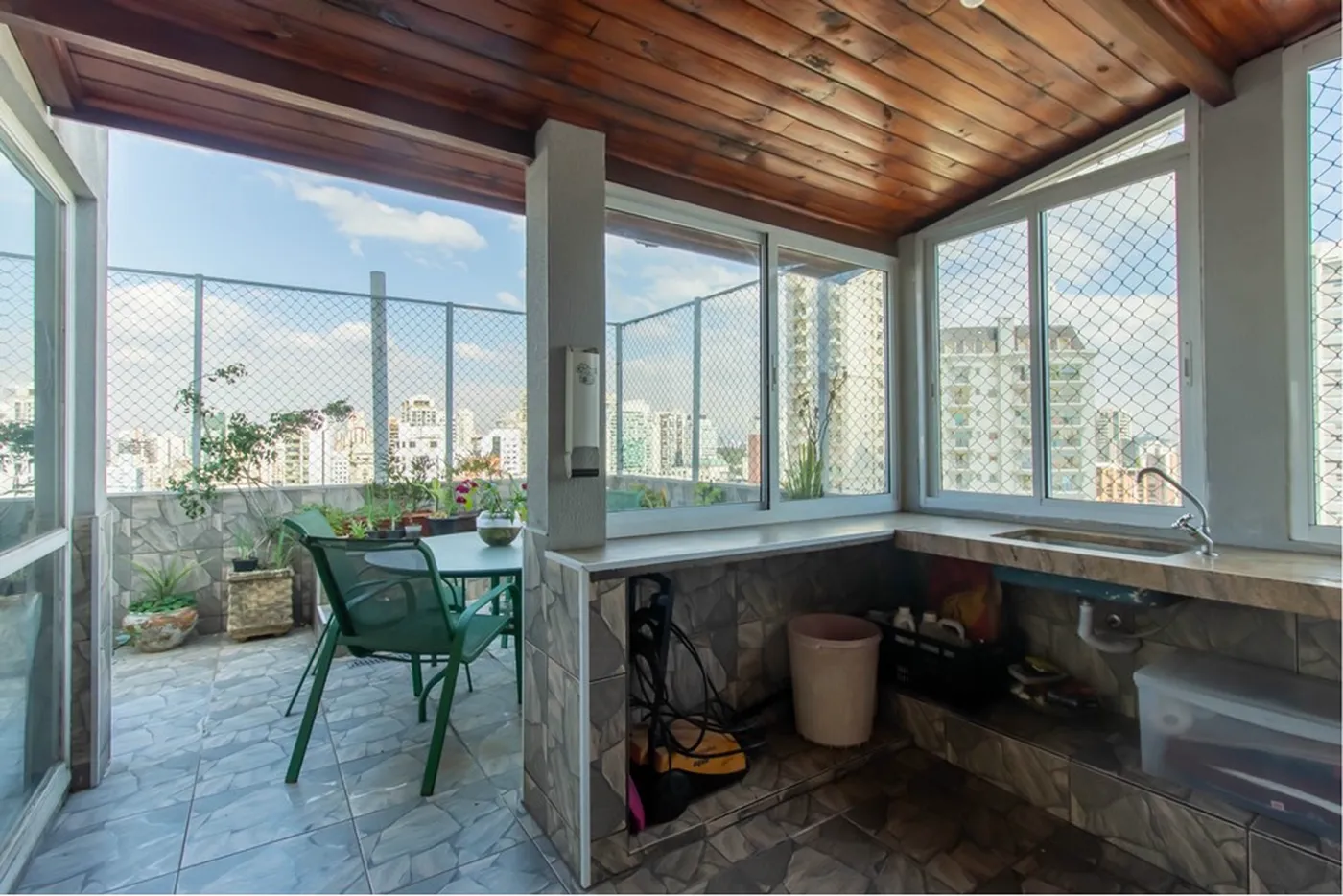 CBGE 195 Apto 601971018-1240 - REMAX Empire Exclusividades CBGE 195 Apto 601971018-1240 - REMAX Empire Exclusividades