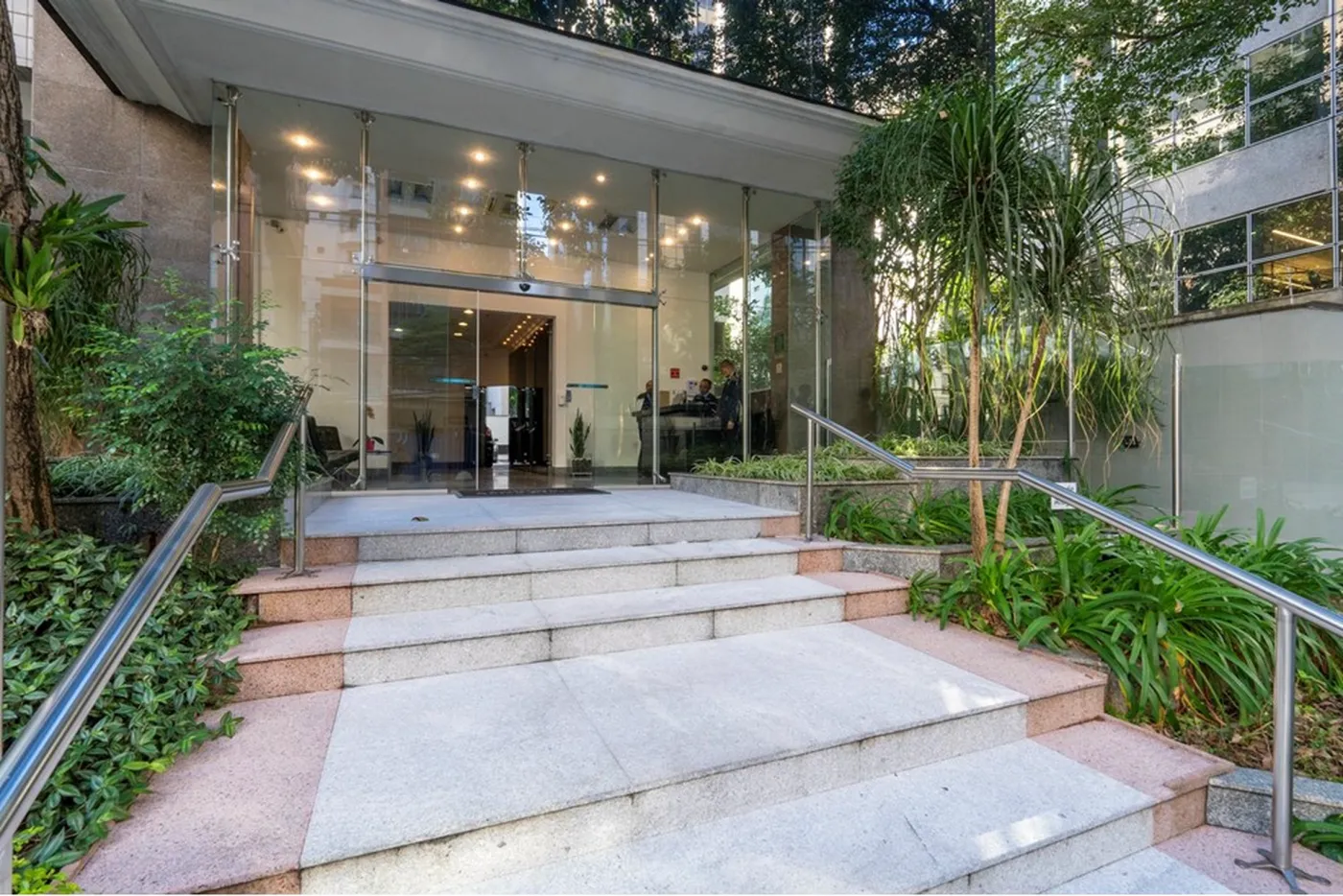 IBT 100 Sala 601241007-72 - REMAX Ville Exclusividades