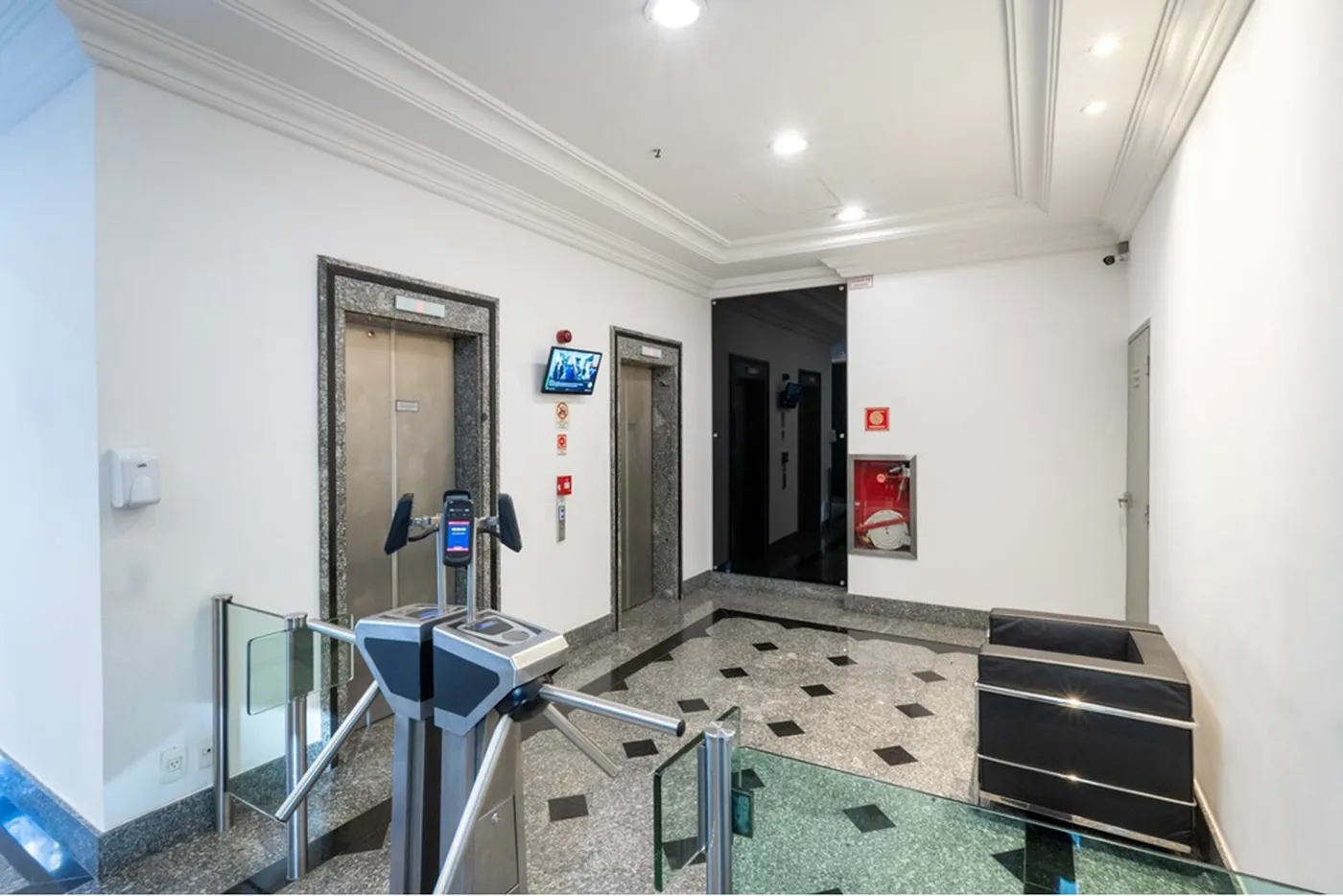 IBT 100 Sala 601241007-72 - REMAX Ville Exclusividades