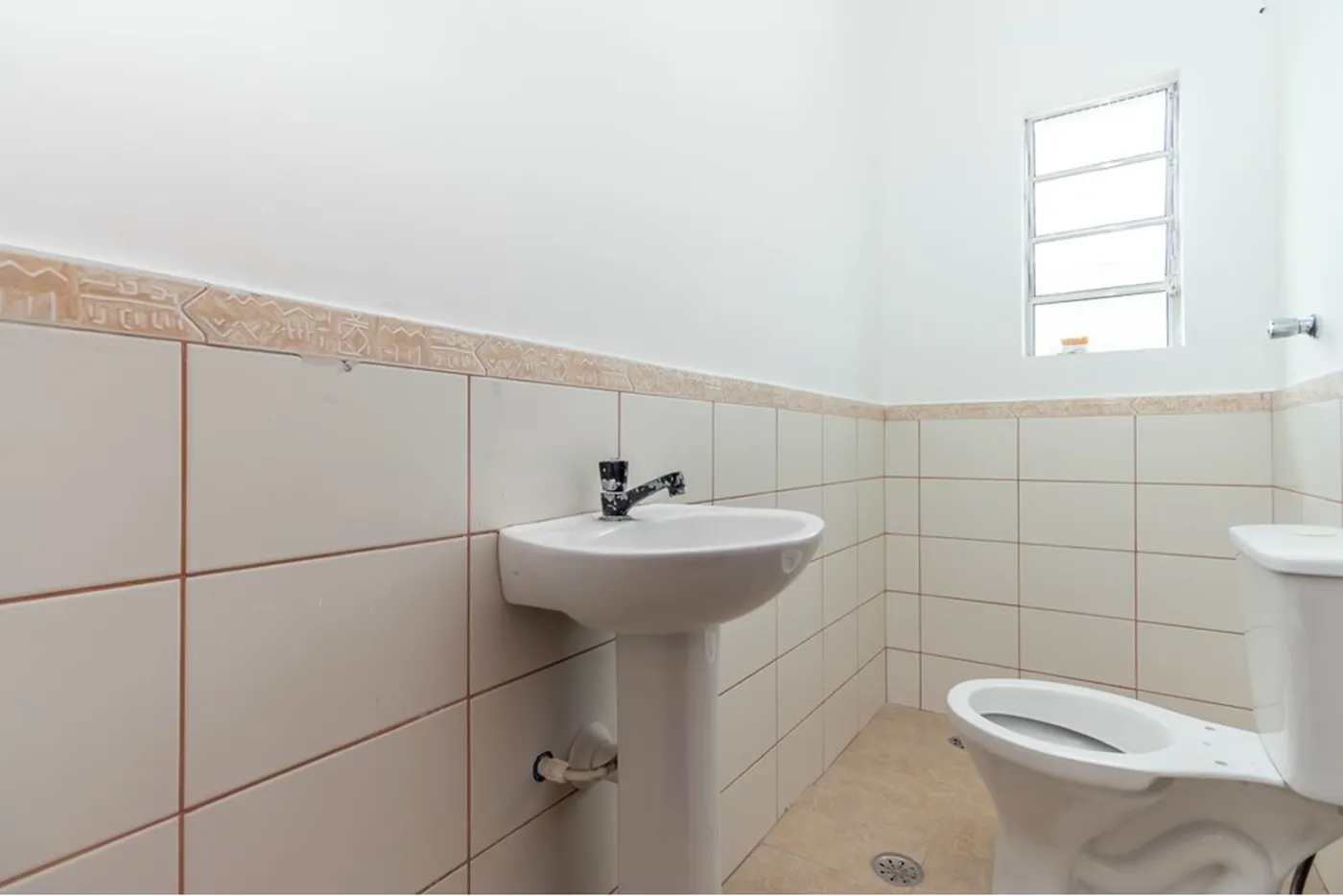 ÁFÁF 1438 Prédio 602291016-159 - REMAX B12 Exclusividades ÁFÁF 1438 Prédio 602291016-159 - REMAX B12 Exclusividades