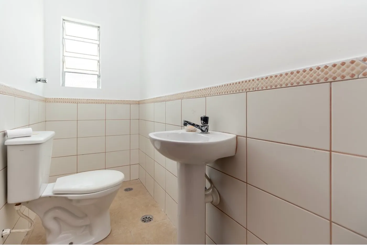 ÁFÁF 1438 Prédio 602291016-159 - REMAX B12 Exclusividades ÁFÁF 1438 Prédio 602291016-159 - REMAX B12 Exclusividades
