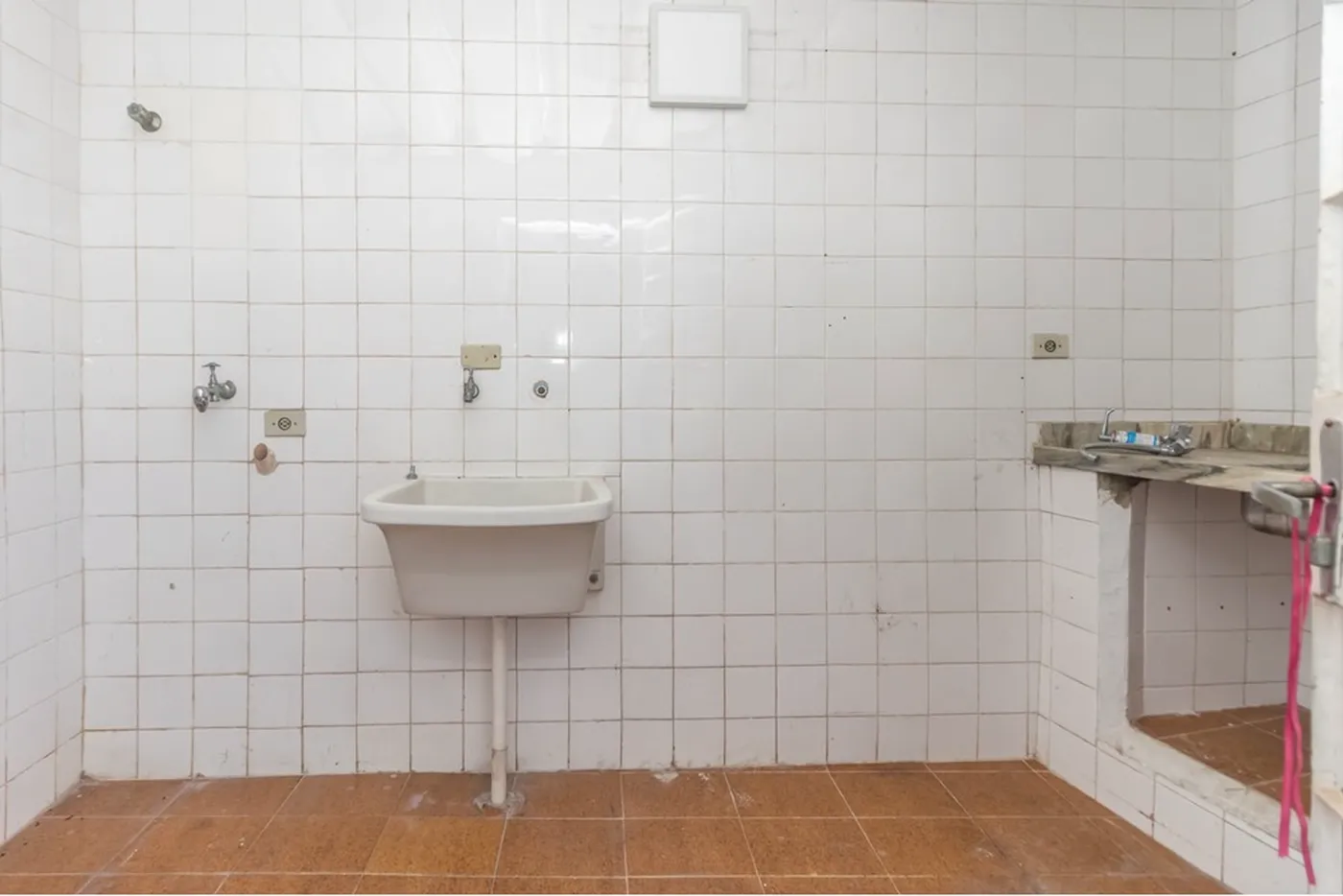 ÁFÁF 1438 Prédio 602291016-159 - REMAX B12 Exclusividades ÁFÁF 1438 Prédio 602291016-159 - REMAX B12 Exclusividades