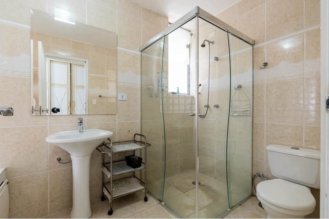 IDC 133 Apto 601971051-51 - REMAX Empire Exclusividades IDC 133 Apto 601971051-51 - REMAX Empire Exclusividades