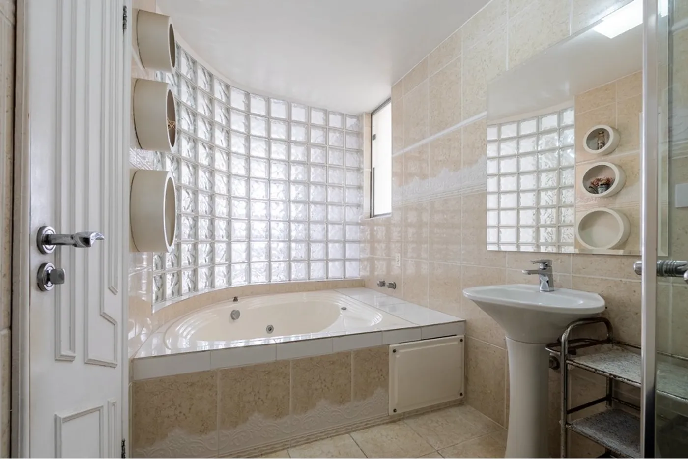 IDC 133 Apto 601971051-51 - REMAX Empire Exclusividades IDC 133 Apto 601971051-51 - REMAX Empire Exclusividades