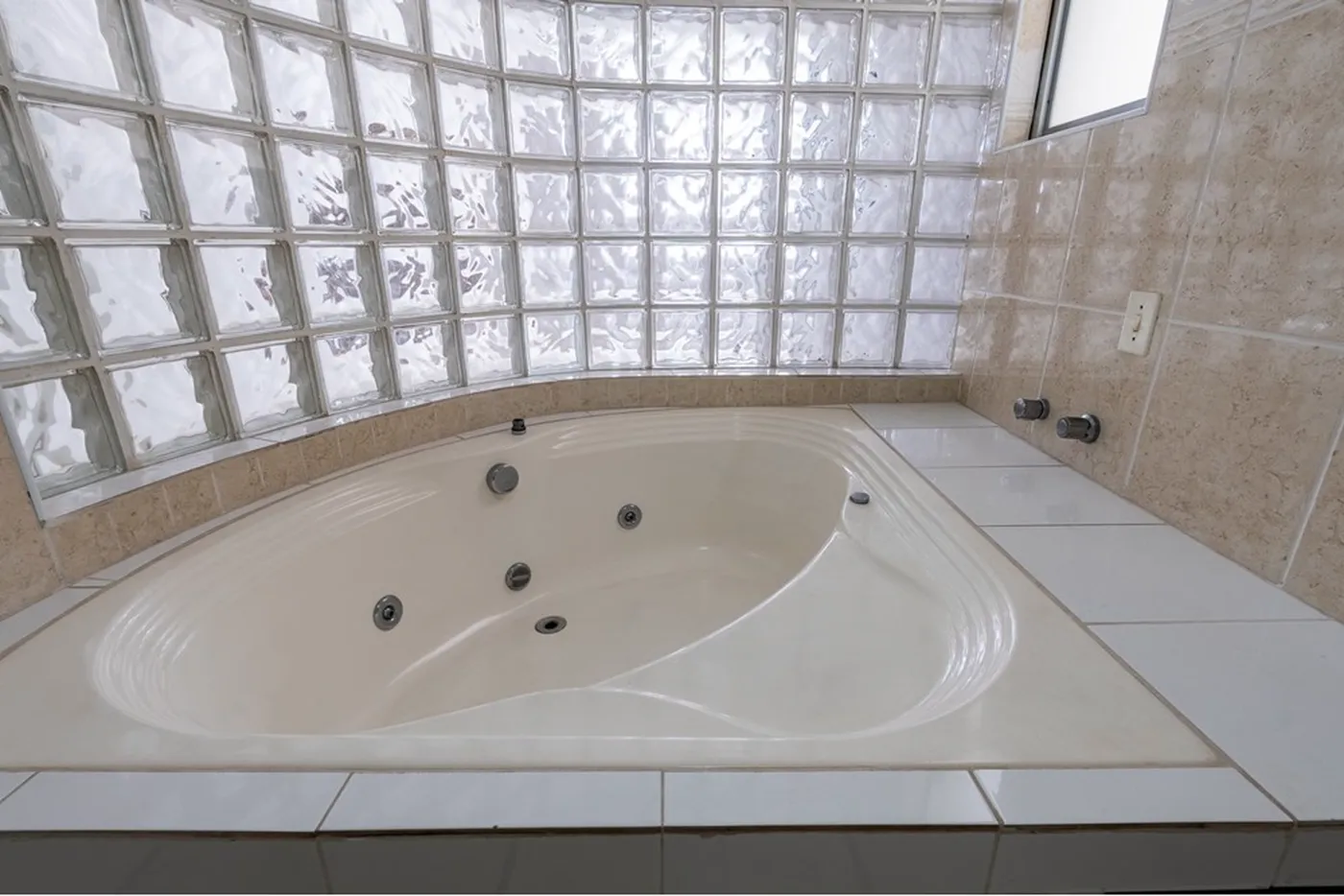 IDC 133 Apto 601971051-51 - REMAX Empire Exclusividades IDC 133 Apto 601971051-51 - REMAX Empire Exclusividades