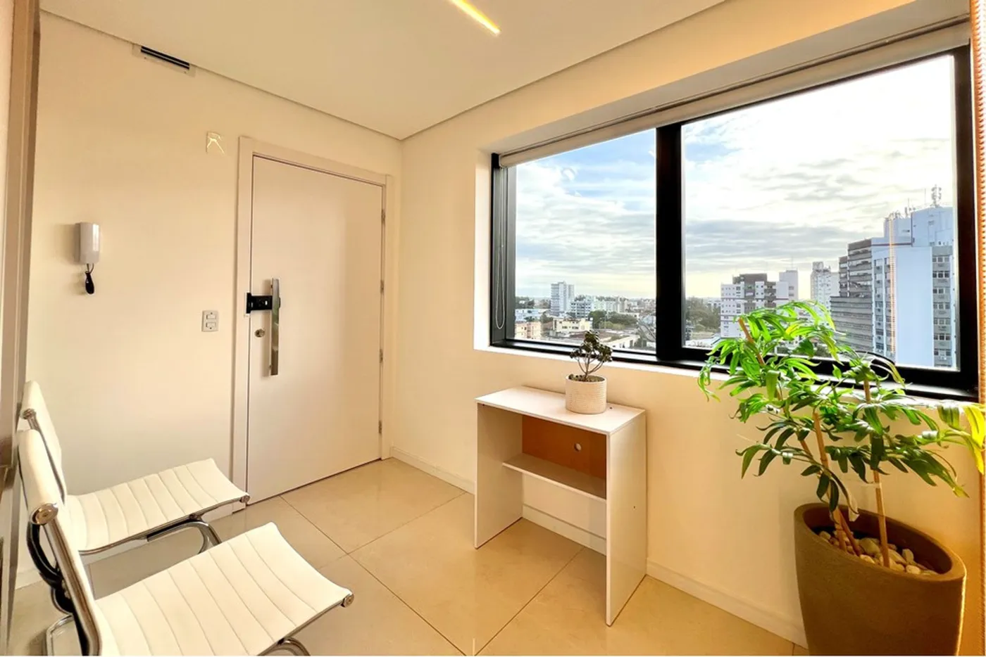 MRGS 885 Sala 610241040-27 - REMAX 520 Exclusividades MRGS 885 Sala 610241040-27 - REMAX 520 Exclusividades
