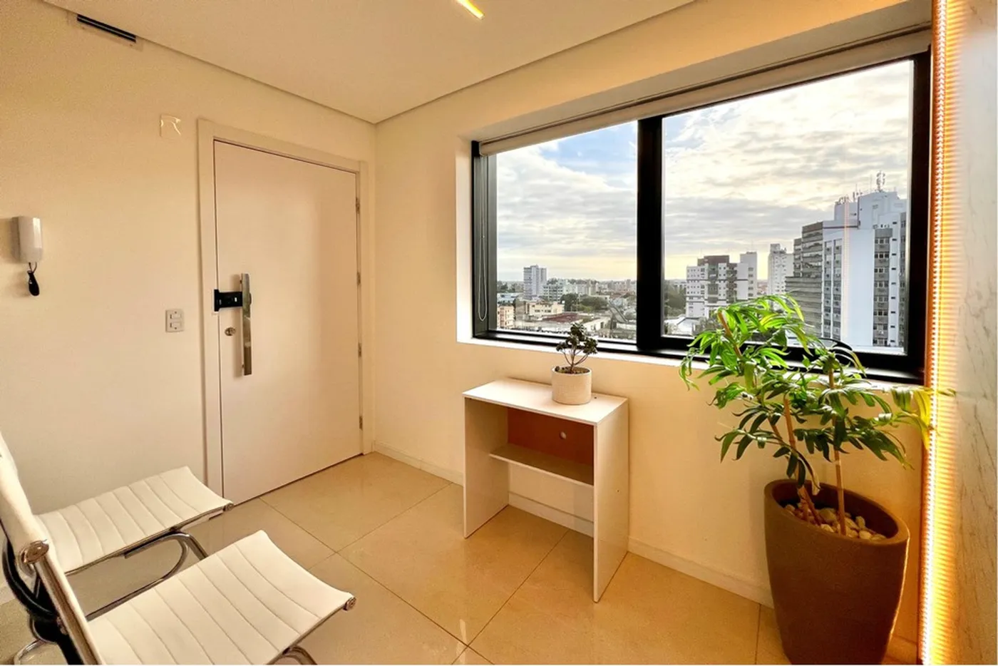 MRGS 885 Sala 610241040-27 - REMAX 520 Exclusividades MRGS 885 Sala 610241040-27 - REMAX 520 Exclusividades