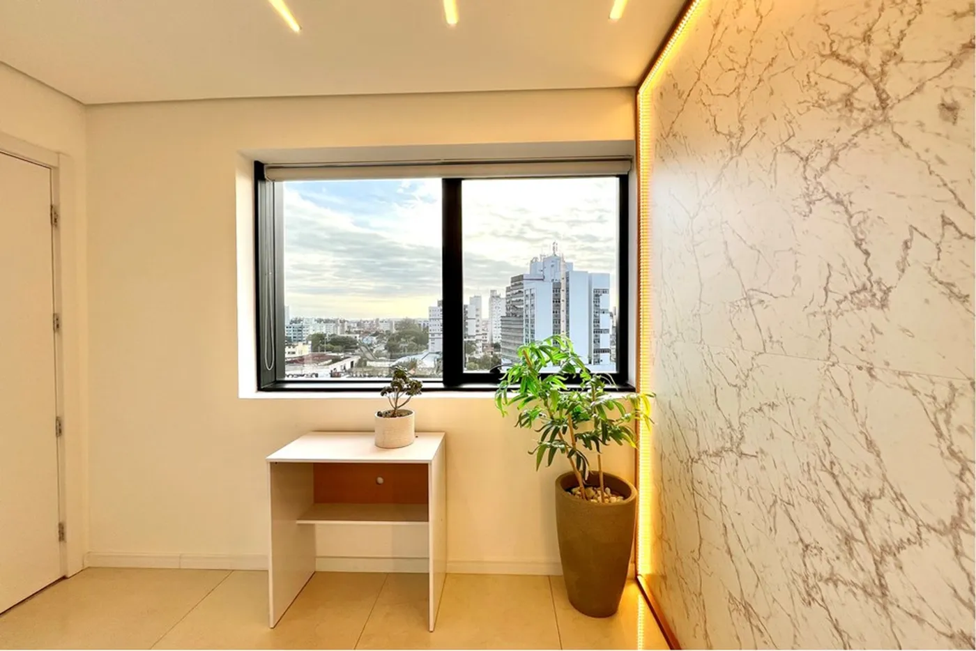 MRGS 885 Sala 610241040-27 - REMAX 520 Exclusividades MRGS 885 Sala 610241040-27 - REMAX 520 Exclusividades