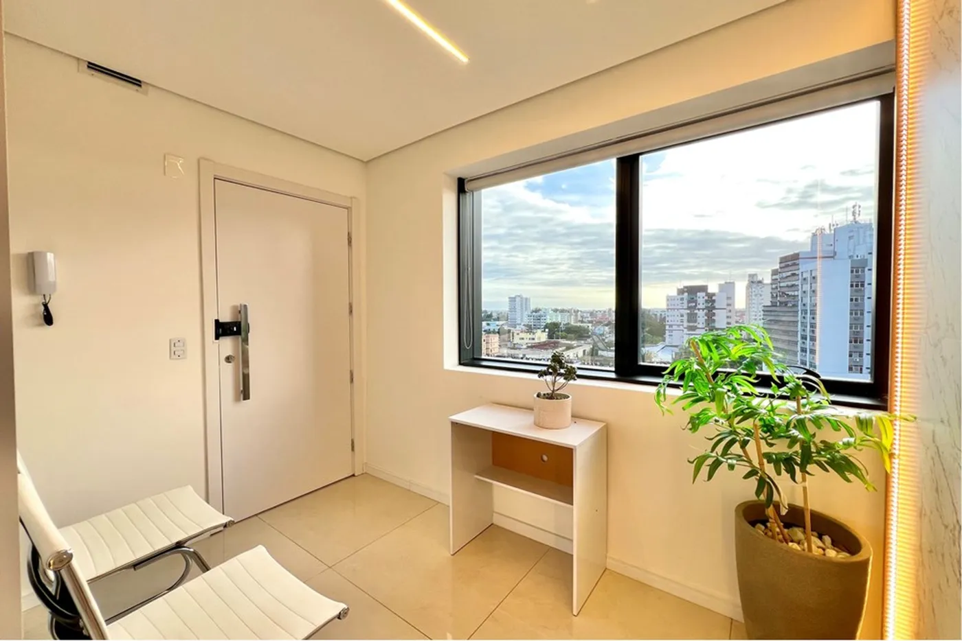MRGS 885 Sala 610241040-27 - REMAX 520 Exclusividades MRGS 885 Sala 610241040-27 - REMAX 520 Exclusividades