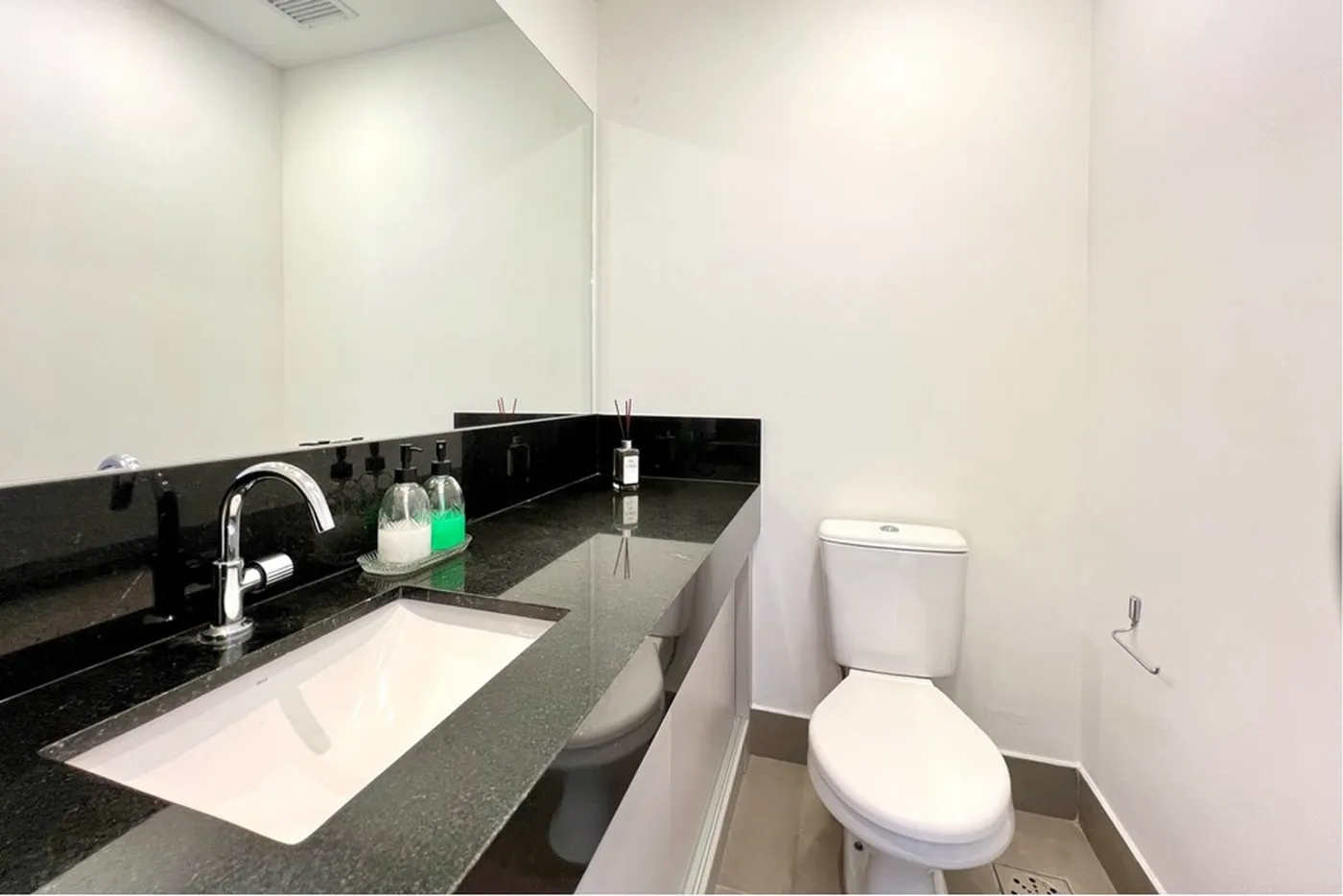 MRGS 885 Sala 610241040-27 - REMAX 520 Exclusividades MRGS 885 Sala 610241040-27 - REMAX 520 Exclusividades