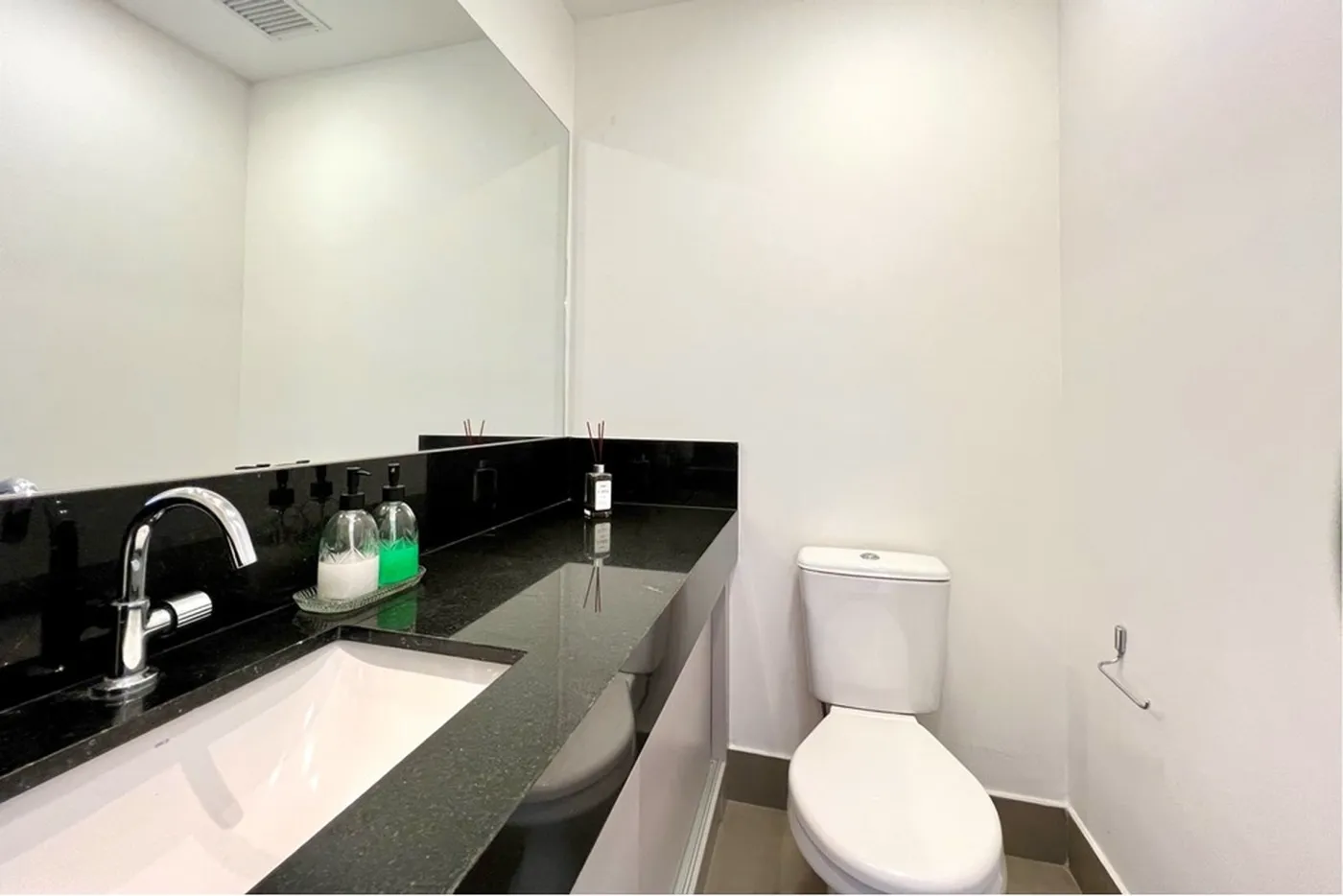MRGS 885 Sala 610241040-27 - REMAX 520 Exclusividades MRGS 885 Sala 610241040-27 - REMAX 520 Exclusividades