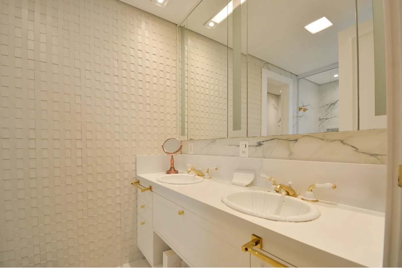 HH 235 Apto 601241057-19 - REMAX Ville Exclusividades