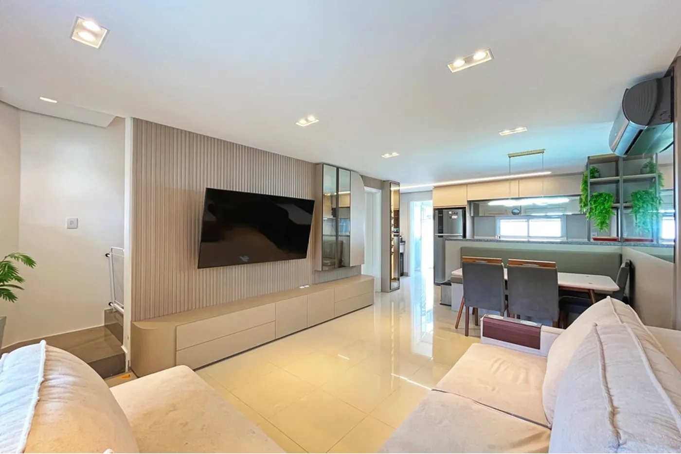 HZA 220 Casa 612481009-29 - REMAX Andar de Cima Exclusividades