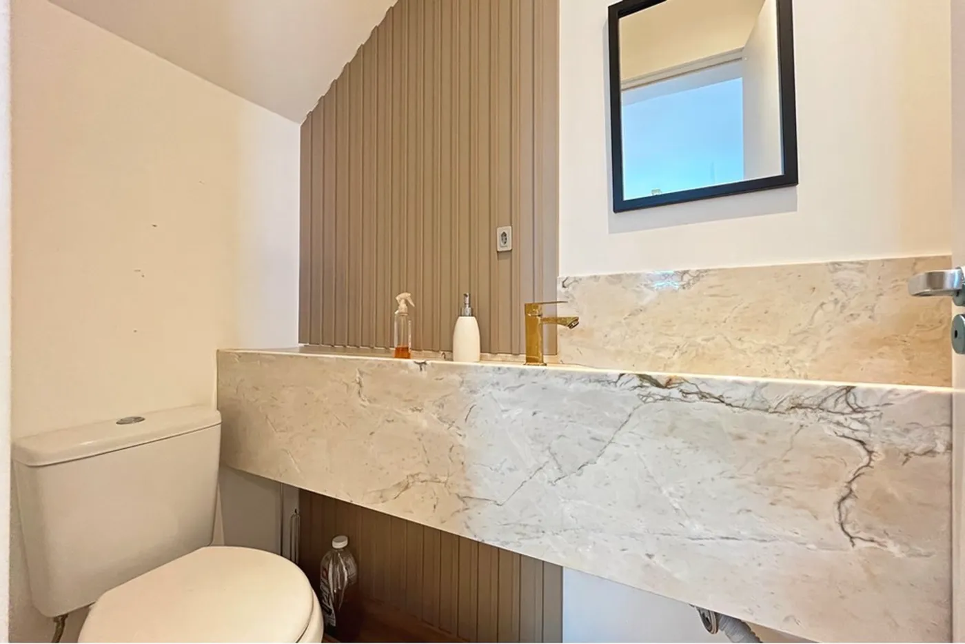 HZA 220 Casa 612481009-29 - REMAX Andar de Cima Exclusividades