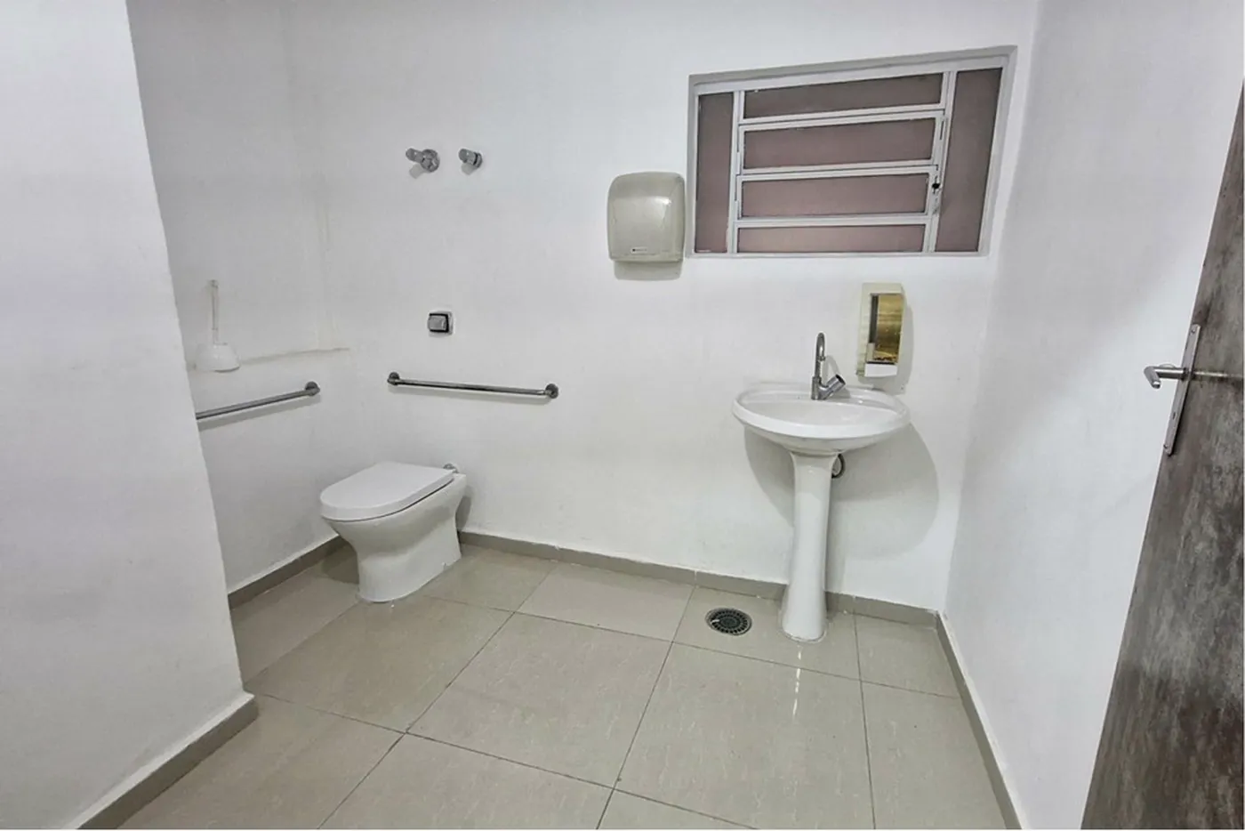 RCC 139 Sala 602301001-159 - Remax Trinity Exclusividades RCC 139 Sala 602301001-159 - Remax Trinity Exclusividades