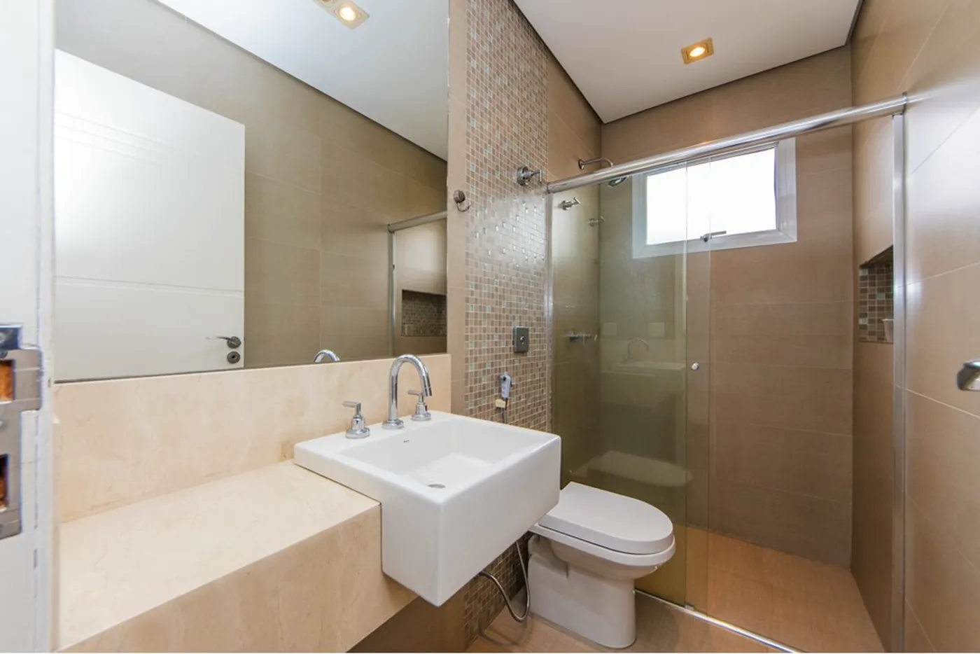 VEDDL 51 Casa 602291040-9 - REMAX B12 Exclusividades VEDDL 51 Casa 602291040-9 - REMAX B12 Exclusividades