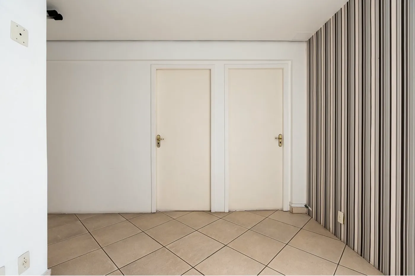 BVBR 190 Sala 601971007-158 - REMAX Empire Exclusividades BVBR 190 Sala 601971007-158 - REMAX Empire Exclusividades
