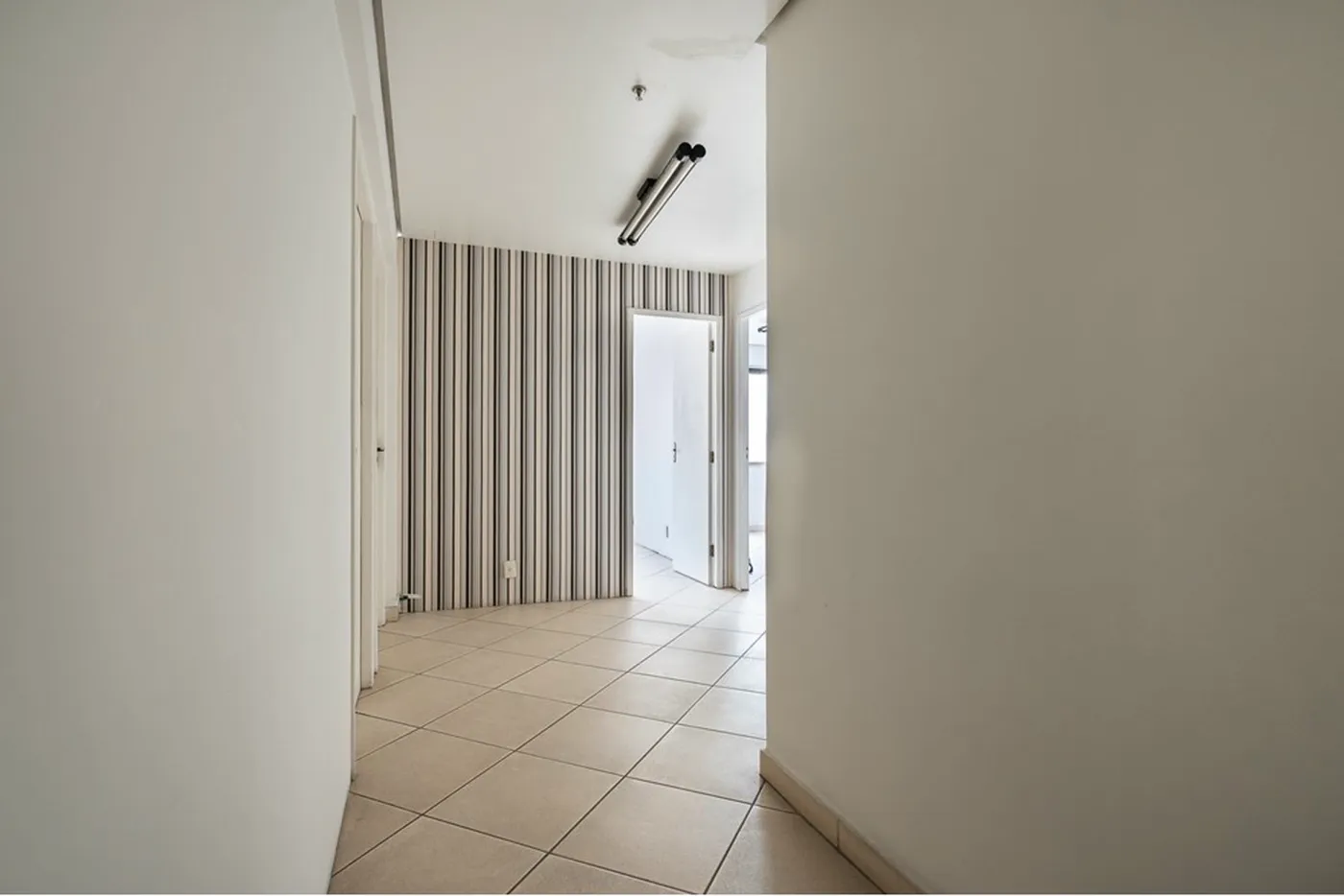 BVBR 190 Sala 601971007-158 - REMAX Empire Exclusividades BVBR 190 Sala 601971007-158 - REMAX Empire Exclusividades