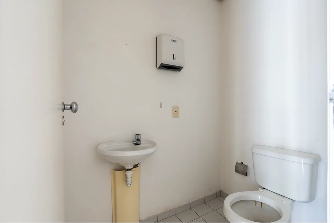 BVBR 190 Sala 601971007-158 - REMAX Empire Exclusividades BVBR 190 Sala 601971007-158 - REMAX Empire Exclusividades