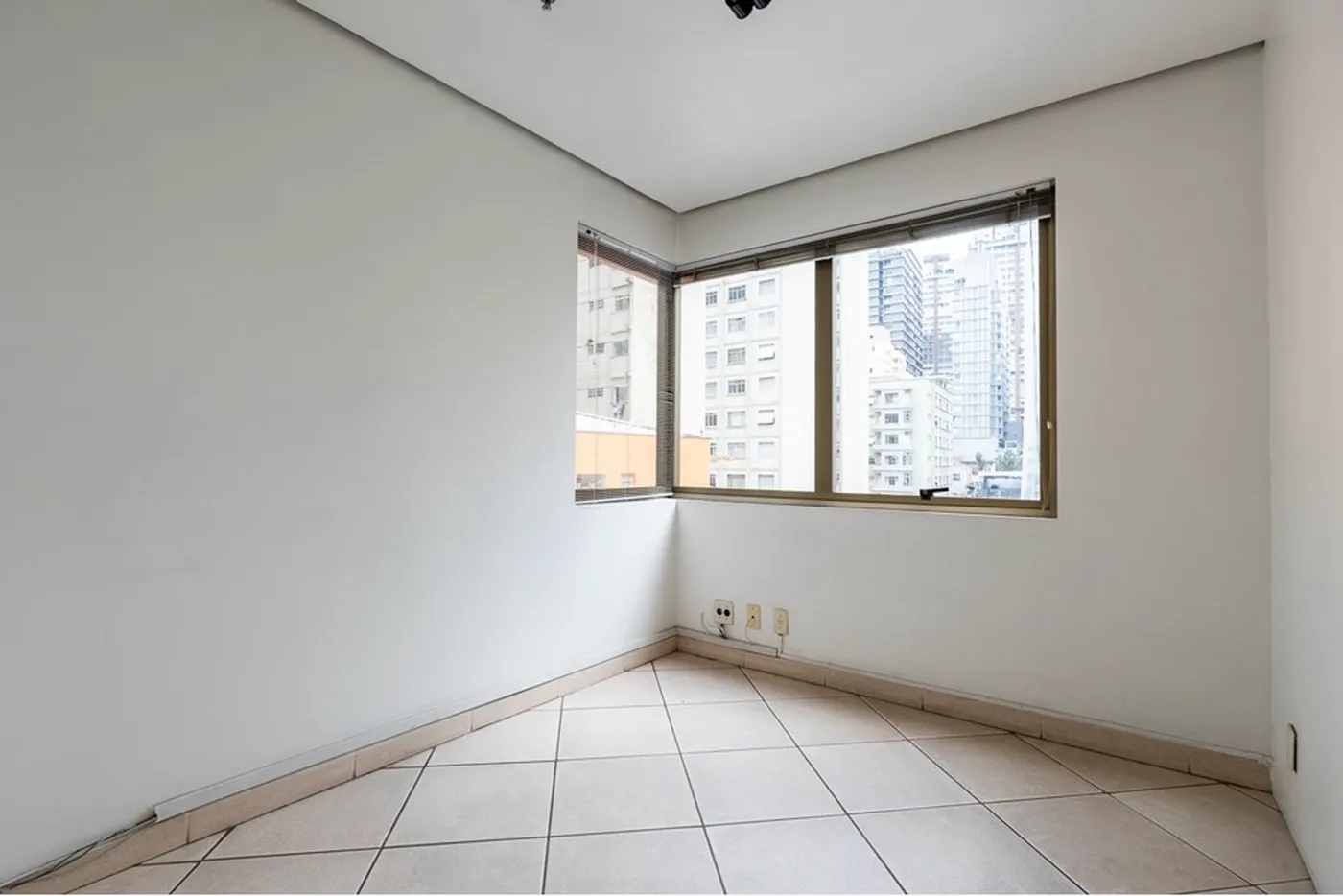 BVBR 190 Sala 601971007-158 - REMAX Empire Exclusividades BVBR 190 Sala 601971007-158 - REMAX Empire Exclusividades