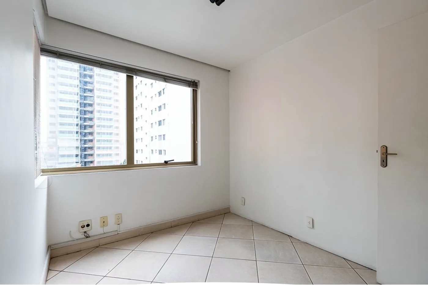 BVBR 190 Sala 601971007-158 - REMAX Empire Exclusividades BVBR 190 Sala 601971007-158 - REMAX Empire Exclusividades