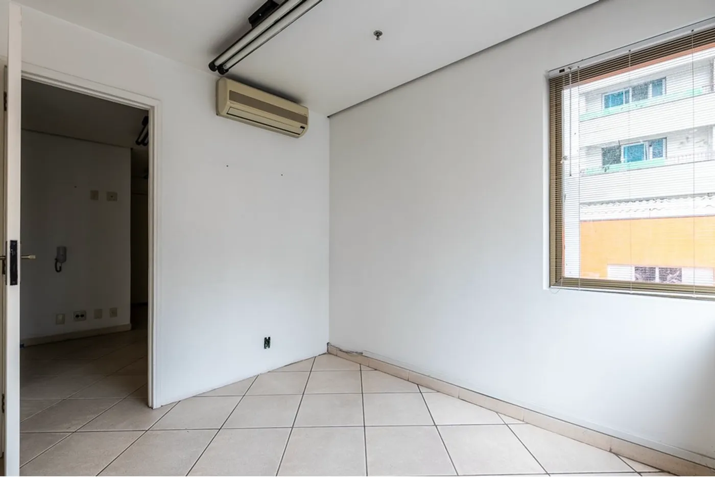 BVBR 190 Sala 601971007-158 - REMAX Empire Exclusividades BVBR 190 Sala 601971007-158 - REMAX Empire Exclusividades