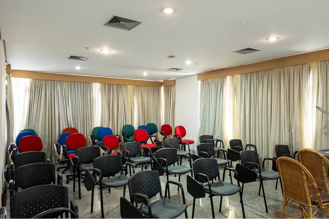 BVBR 190 Sala 601971007-158 - REMAX Empire Exclusividades BVBR 190 Sala 601971007-158 - REMAX Empire Exclusividades