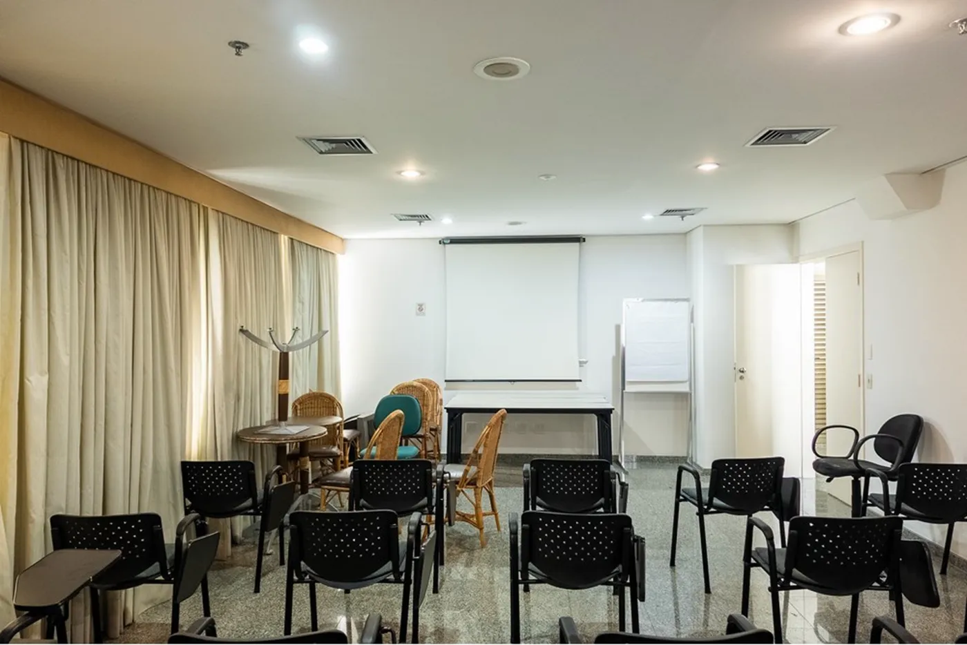 BVBR 190 Sala 601971007-158 - REMAX Empire Exclusividades BVBR 190 Sala 601971007-158 - REMAX Empire Exclusividades
