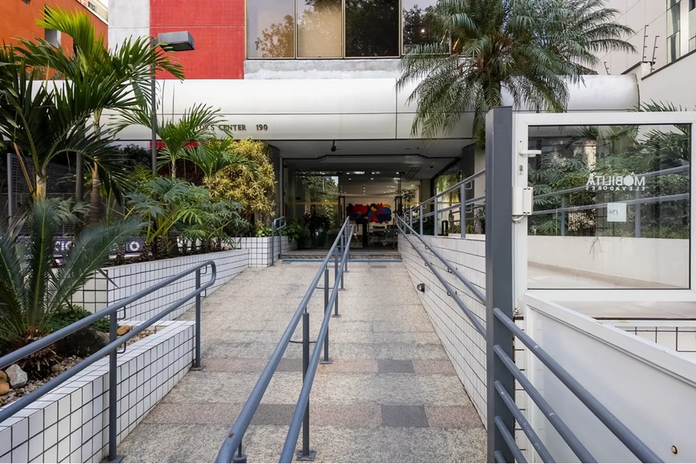 BVBR 190 Sala 601971007-158 - REMAX Empire Exclusividades BVBR 190 Sala 601971007-158 - REMAX Empire Exclusividades