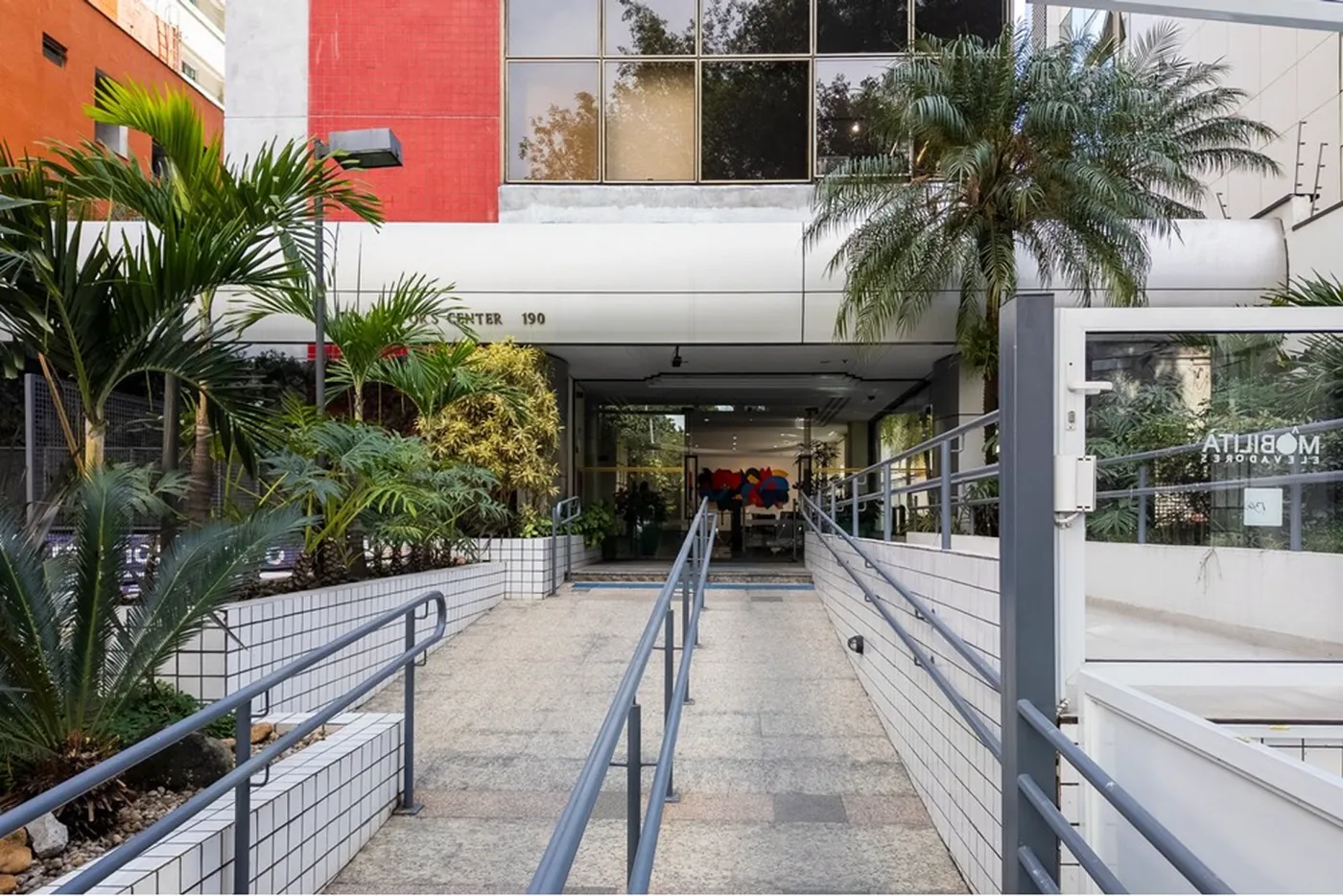 BVBR 190 Sala 601971007-158 - REMAX Empire Exclusividades BVBR 190 Sala 601971007-158 - REMAX Empire Exclusividades